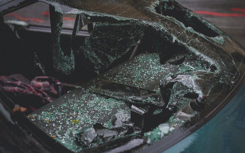 Mobile Reparatur einer beschädigten Fahrzeug-Windschutzscheibe